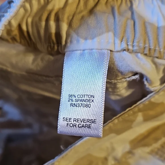 Cato, size 16 Camouflage Capris Cargo Pants - Picture 5 of 15